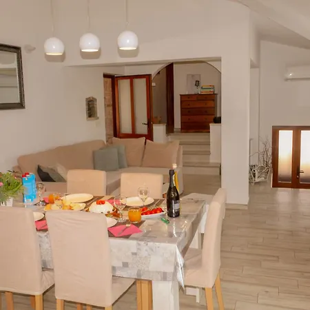 Holiday House St. Marina *